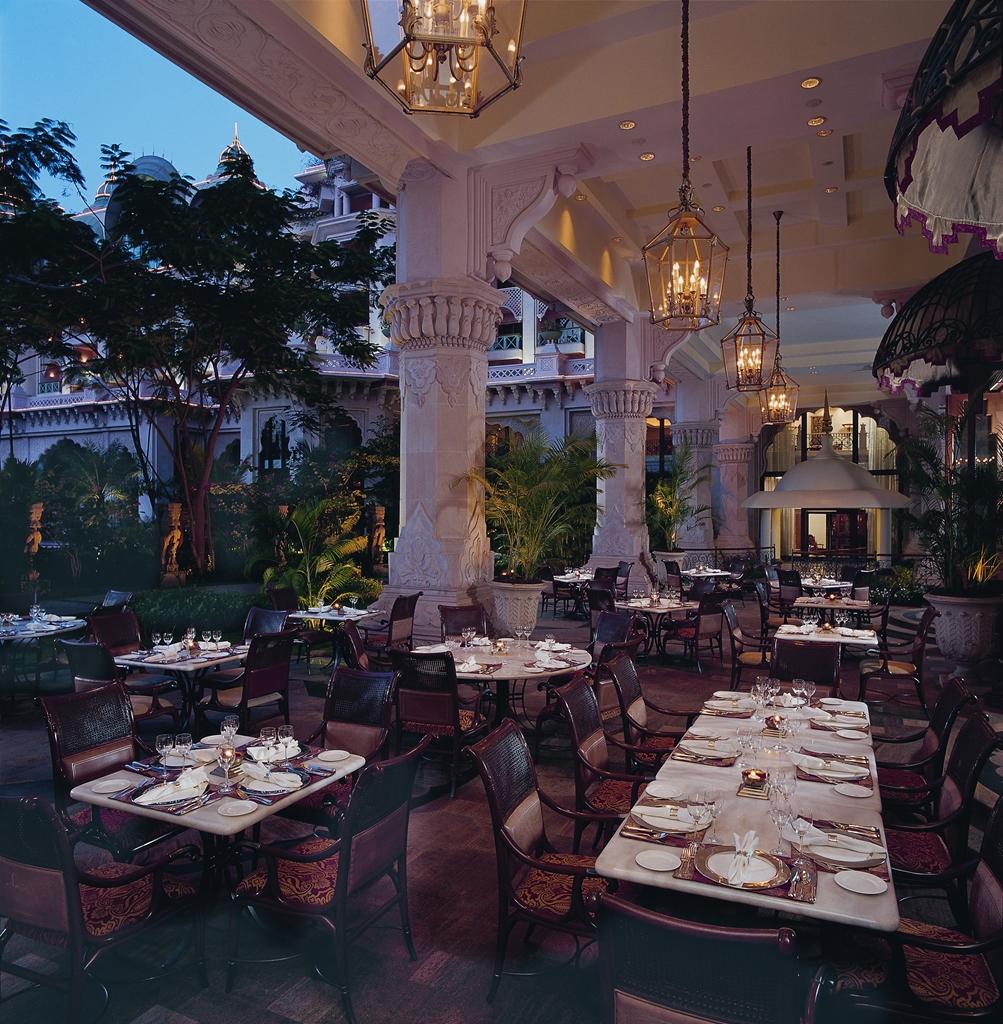 The Leela Palace Bengaluru Restaurante foto